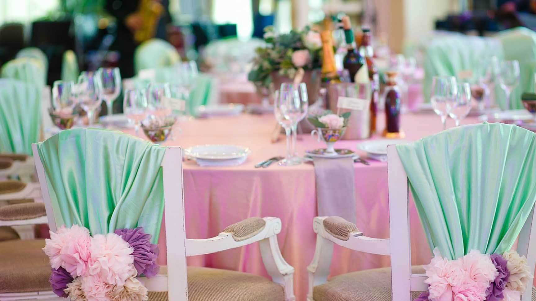 Свадебный зал в розово мятном цвете