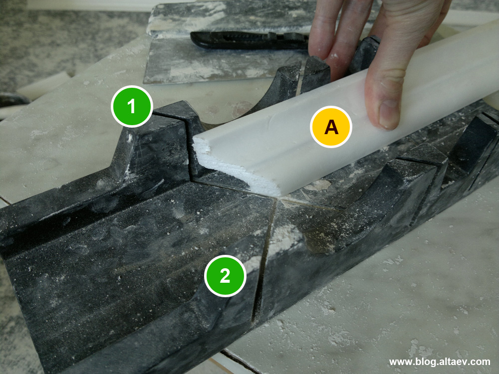 Как вырезать угол на потолочном плинтусе из пенопласта фото пошагово в домашних условиях