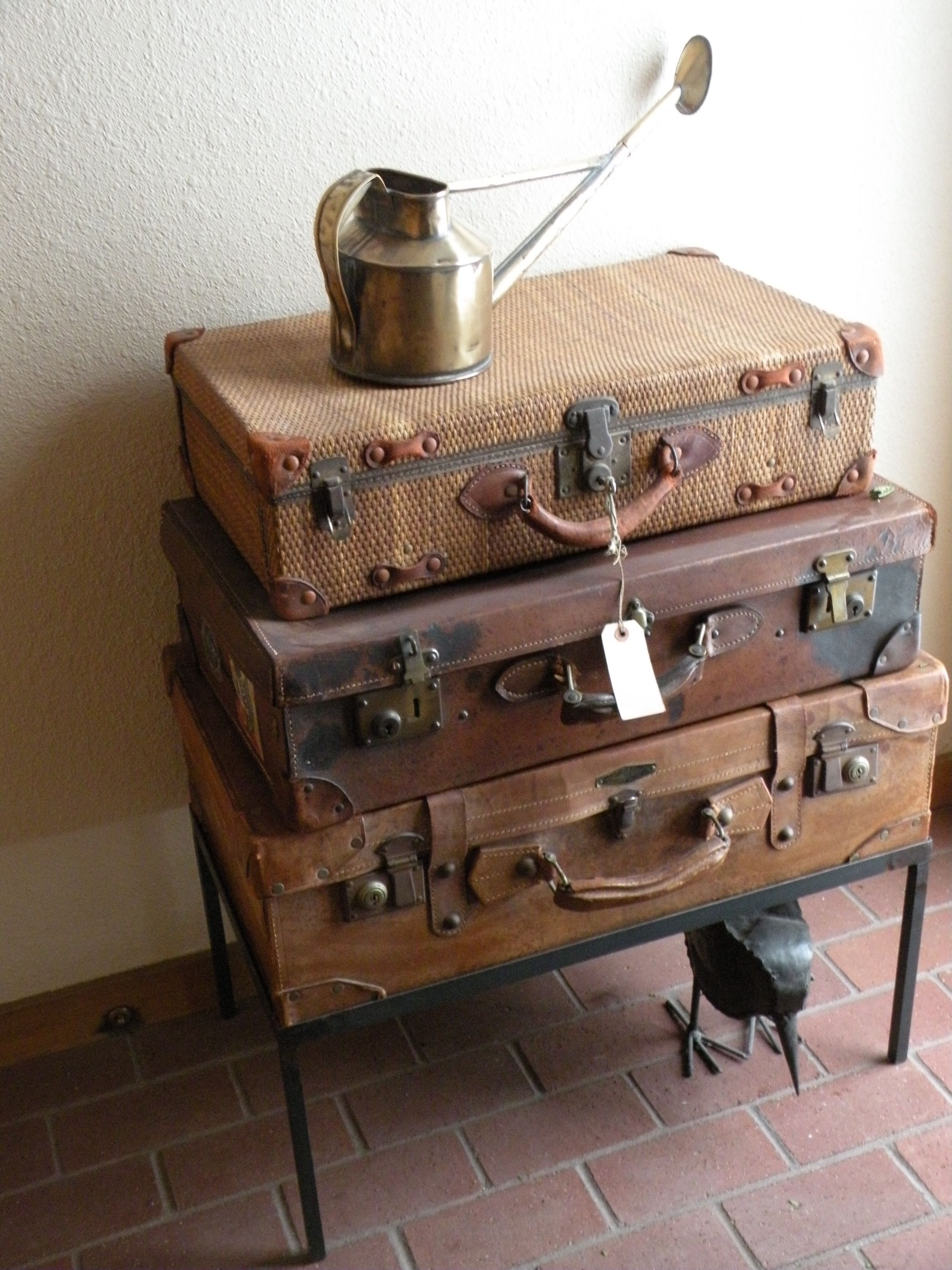 Декор старых чемоданов